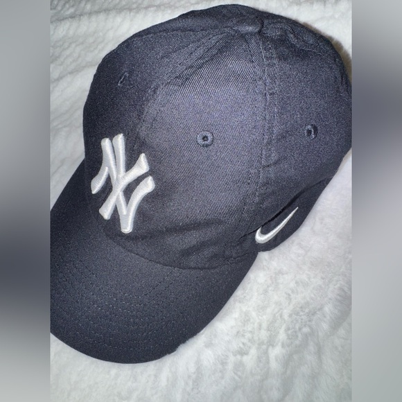 Nike Heritage86 Dri-FIT Cap in Dark Blue - Picture 2 of 4